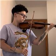 Graduada en violín, profesora con más de 6 años de experiencia dando clases a personas de todas las edades.